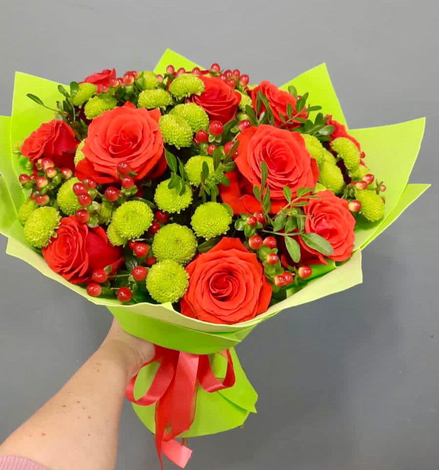 Букет цветов из: Хризантемы и Розы в Красной Горке