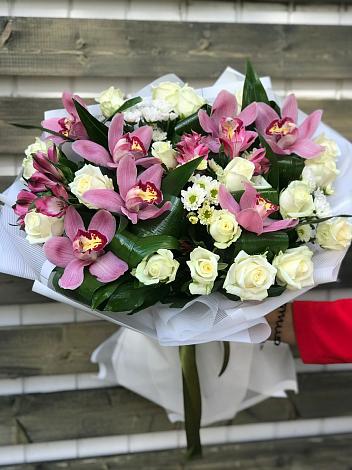 Букет цветов из: Розы и Хризантемы в Красной Горке