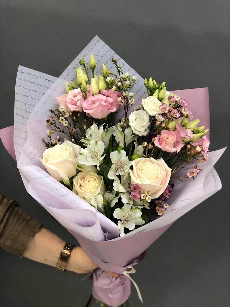 Букет цветов из: Альстромерии, Розы и Лизиантусы в Красной Горке