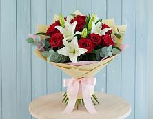 Букет цветов из:  Лилии и Розы в Красной Горке