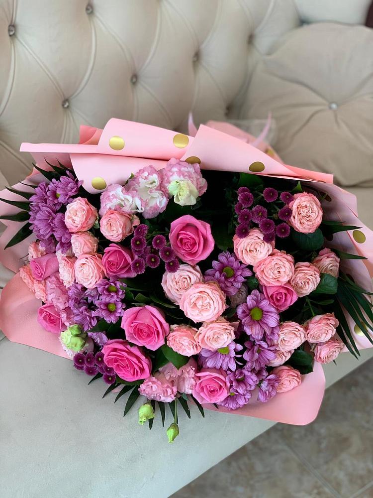 Букет цветов из: Хризантемы, Розы и Лизиантусы в Красной Горке