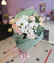 Букет цветов из:  Хризантемы и Розы #REPLACE_PRED# Красной Горке