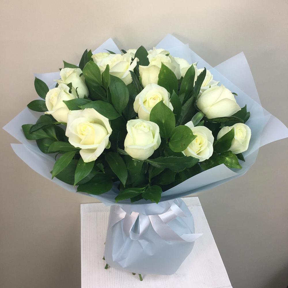 Букет 15 Белых роз Проуд в Красной Горке