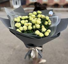 Букет Белые кустовые розы Солинеро в Красной Горке