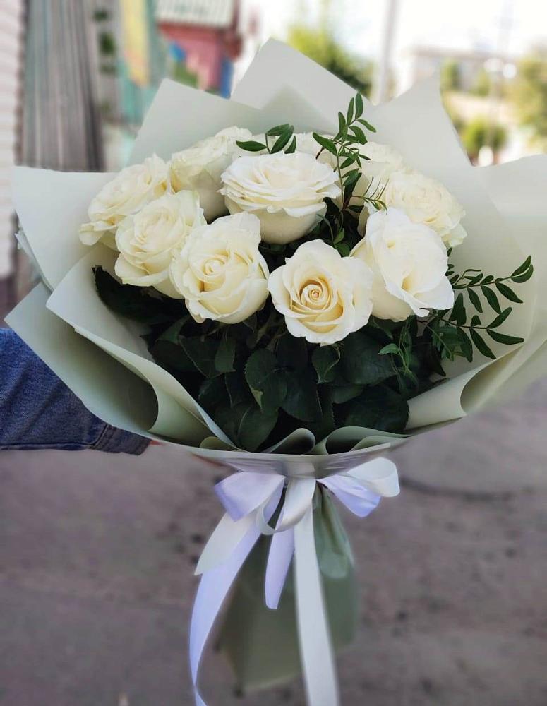 Букет Белые розы Проуд в Красной Горке