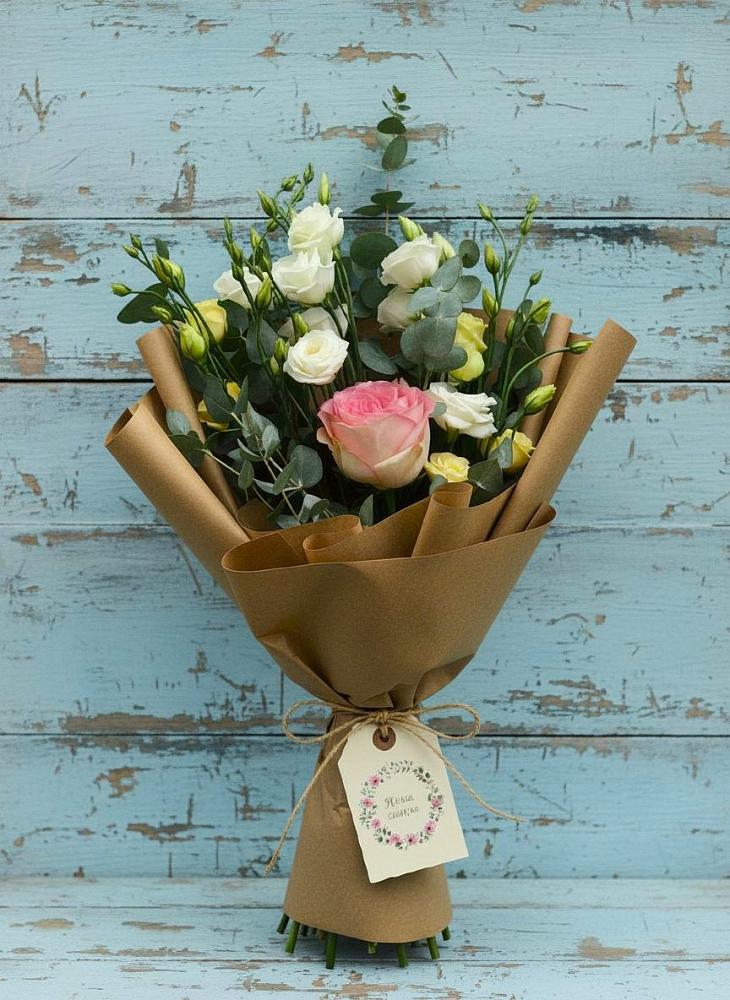 Букет цветов из: Розы и Лизиантусы в Красной Горке