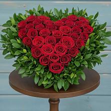 Цветочная композиция из Розы в виде сердца в Красной Горке