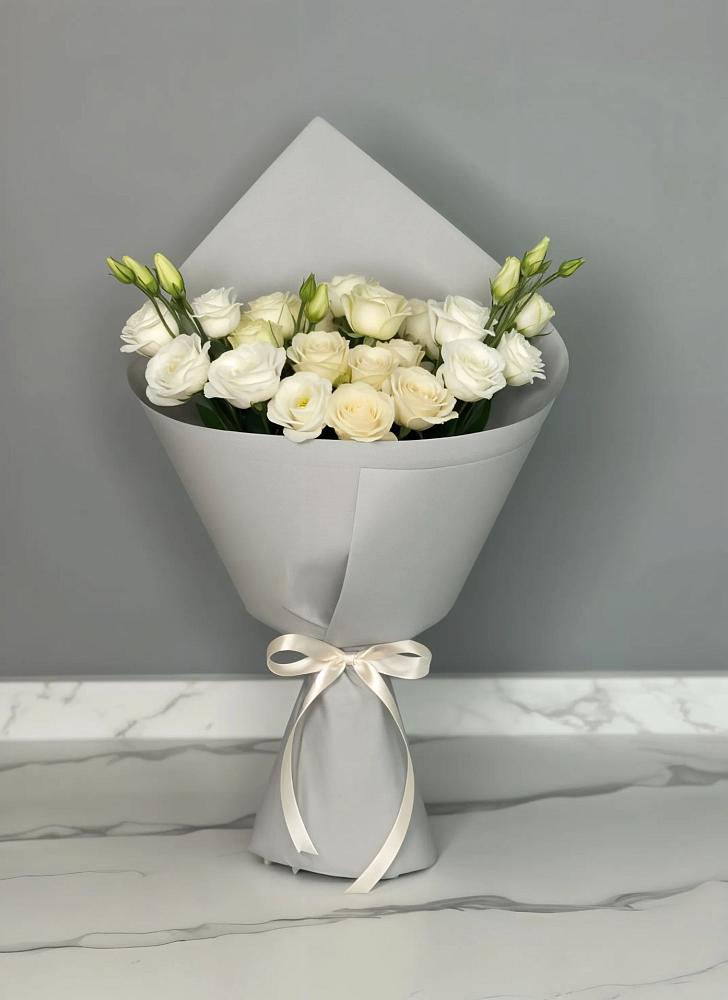 Букет цветов из: Розы и Лизиантусы в Красной Горке