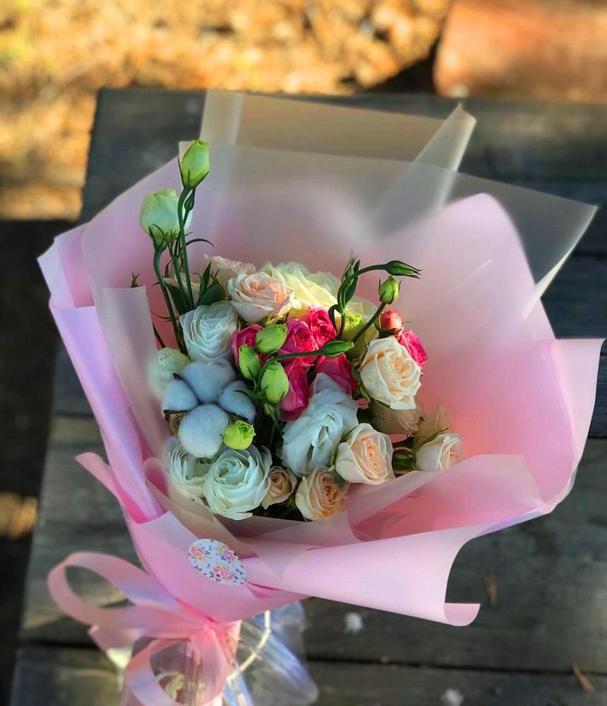 Букет цветов из: Розы и Лизиантусы в Красной Горке