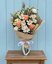 Букет цветов из:  Альстромерии, Лизиантусы, Розы и Хризантемы в Красной Горке