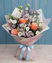 Букет цветов из:  Лизиантусы, Розы, Альстромерии и Гипсофила в Красной Горке