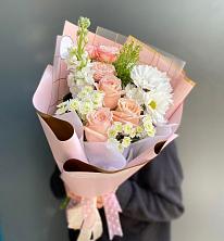 Букет цветов из:  Хризантемы и Розы в Красной Горке