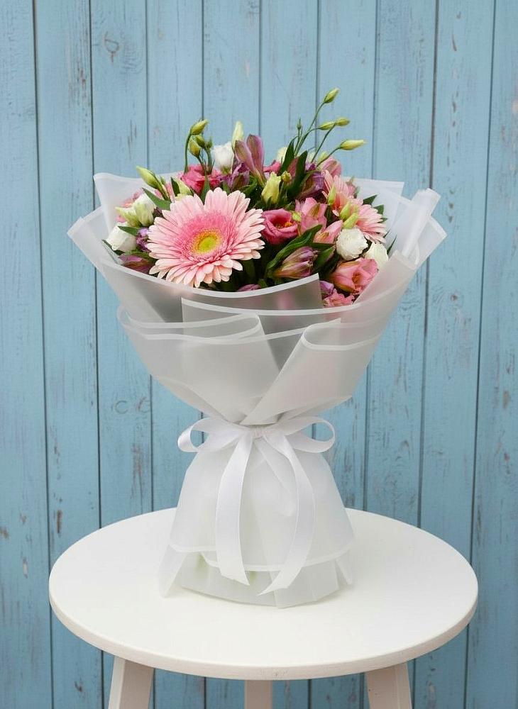 Букет цветов из: Герберы, Альстромерии и Лизиантусы в Красной Горке