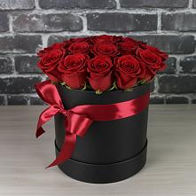 Цветочная композиция из Розы в шляпной коробке в Красной Горке