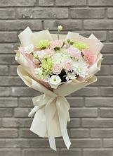 Букет цветов из:  Гвоздики, Розы, Лизиантусы и Хризантемы #REPLACE_PRED# Красной Горке