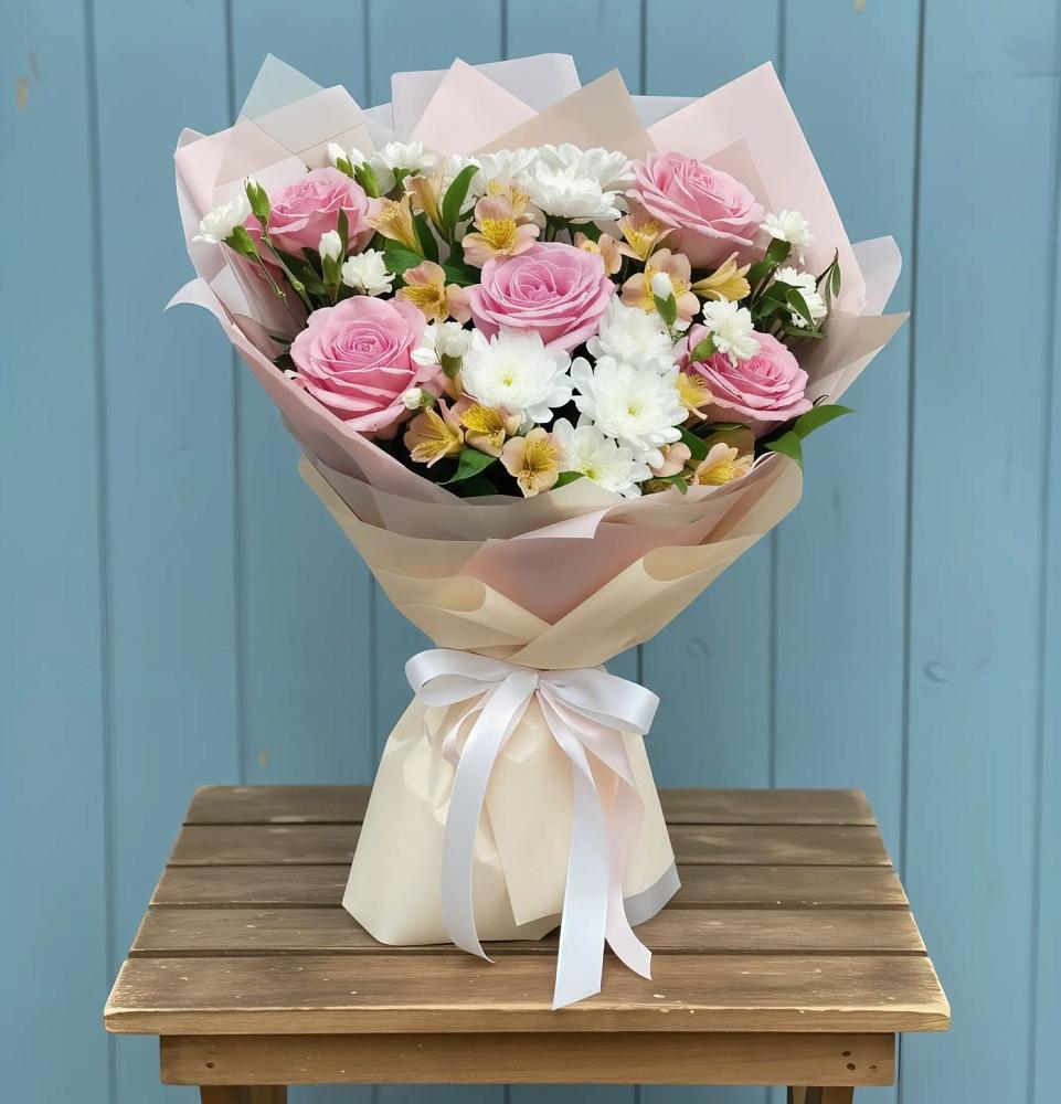 Букет цветов из: Гвоздики, Орхидеи и Розы в Красной Горке