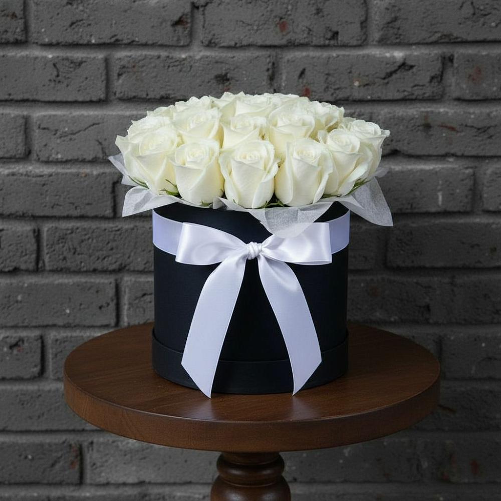 Цветочная композиция из Розы в шляпной коробке в Красной Горке