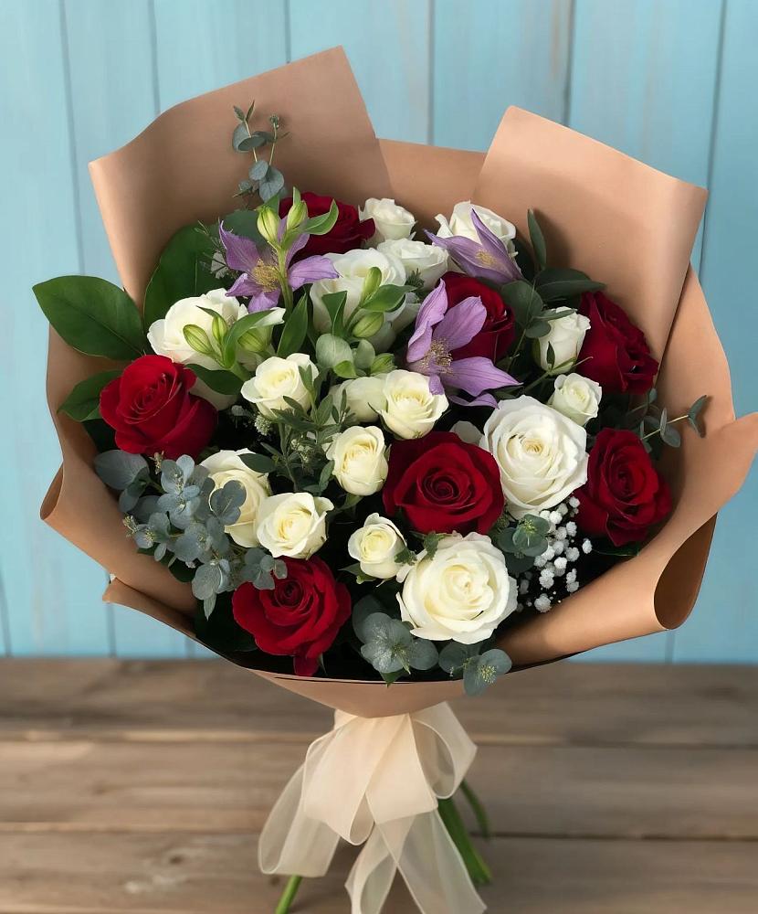 Букет цветов из: Розы и Альстромерии в Красной Горке