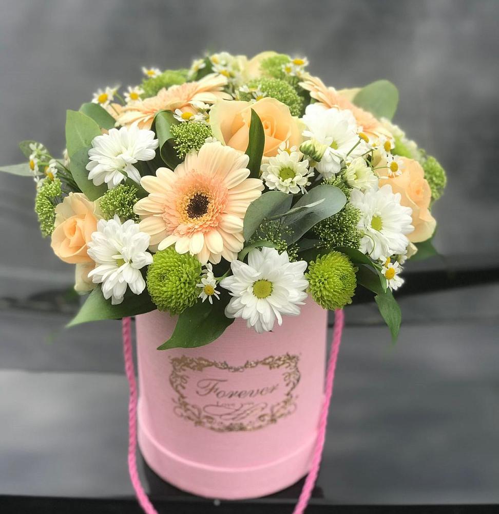 Цветочная композиция из Розы, Герберы и Хризантемы в шляпной коробке в Красной Горке