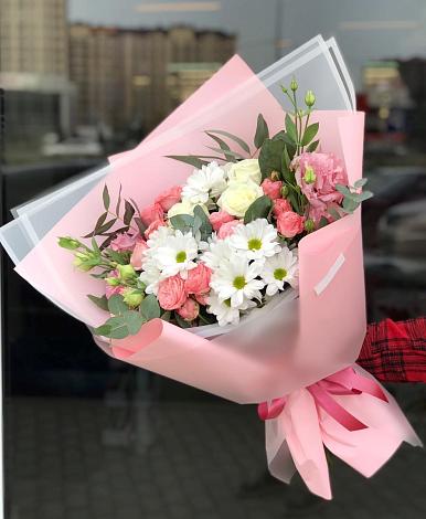 Букет цветов из: Розы, Лизиантусы и Хризантемы в Красной Горке
