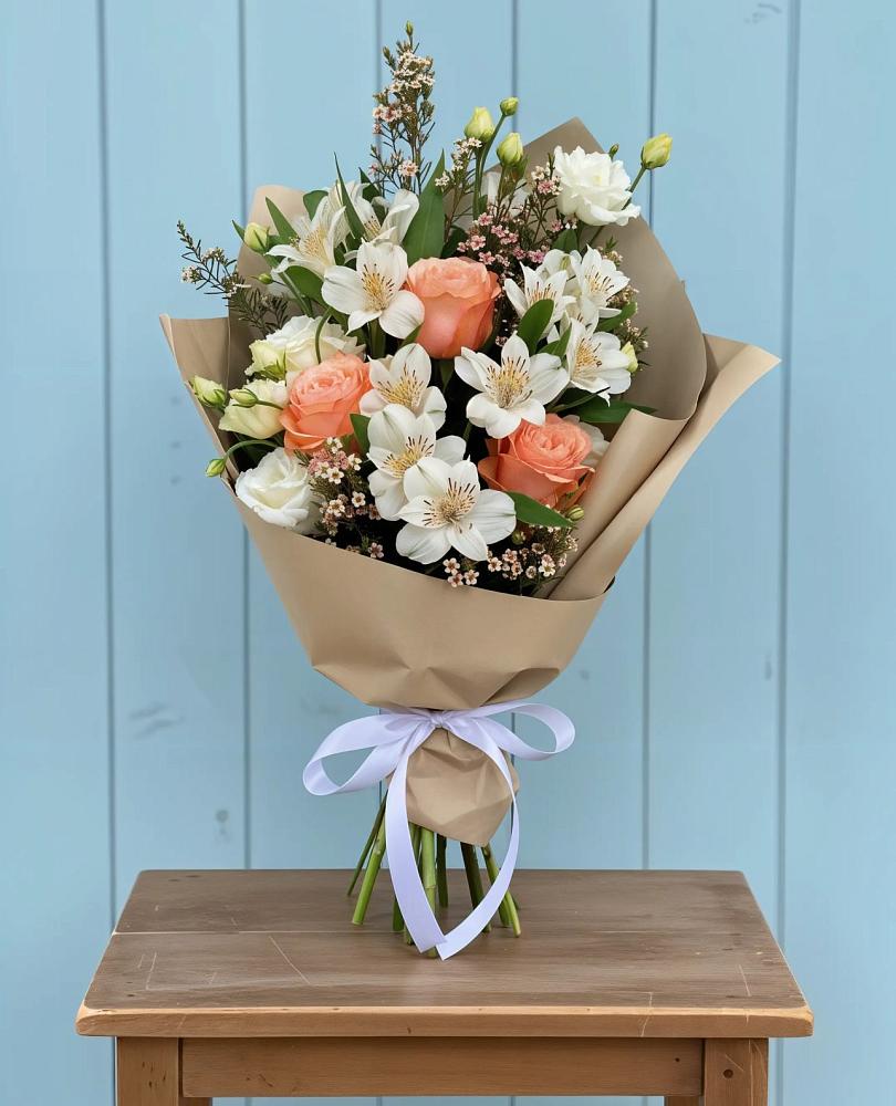 Букет цветов из: Альстромерии, Лизиантусы, Розы и Хризантемы в Красной Горке