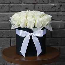 Цветочная композиция из Розы в шляпной коробке в Красной Горке