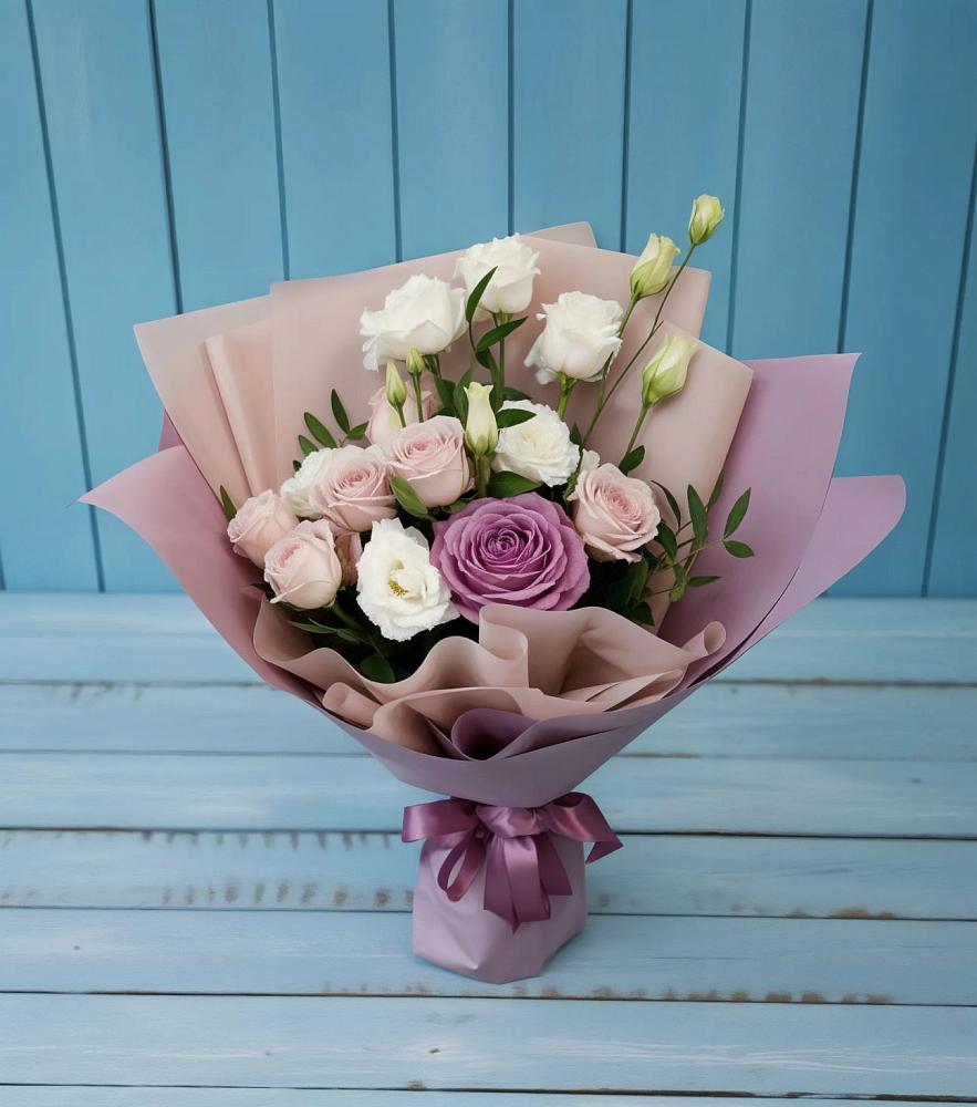 Букет цветов из: Розы и Лизиантусы в Красной Горке