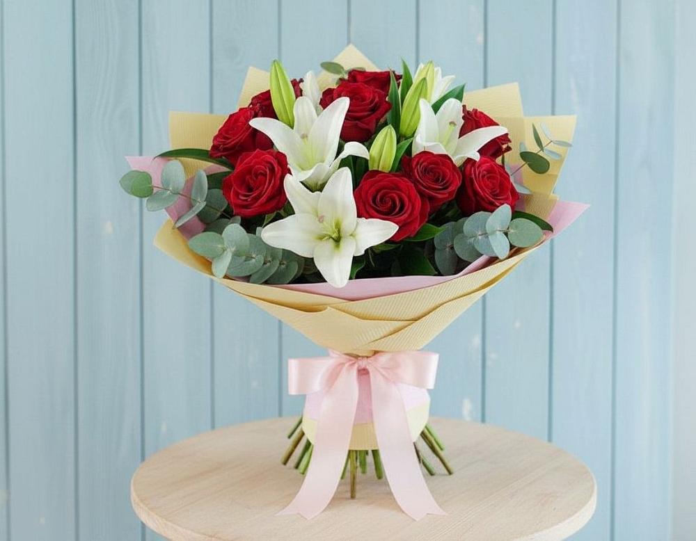 Букет цветов из: Лилии и Розы в Красной Горке